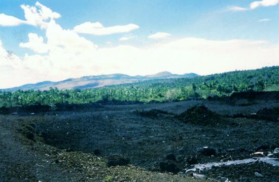 Coulée de lave à Singani